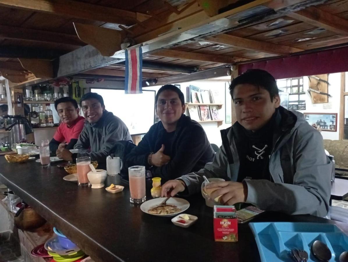 Andes Hostel Huaraz  Ngoại thất bức ảnh