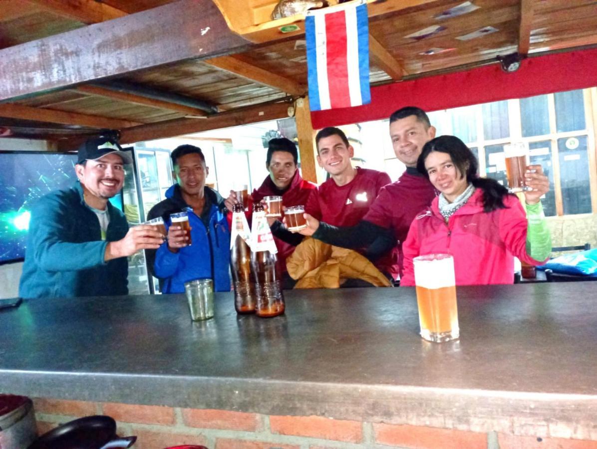 Andes Hostel Huaraz  Ngoại thất bức ảnh